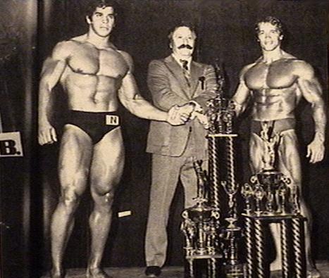 Joe Weider tra Lou Ferrigno ed Arnold Schwarzenegger